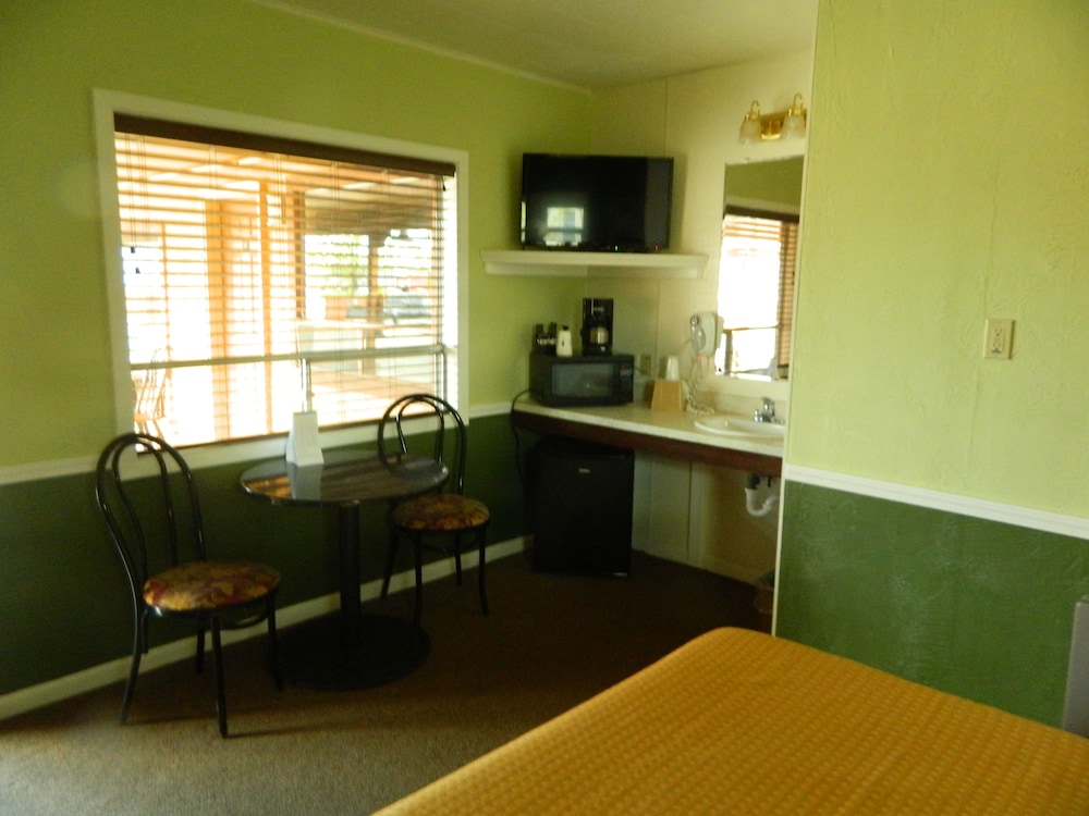Country Motor Inn 34/64