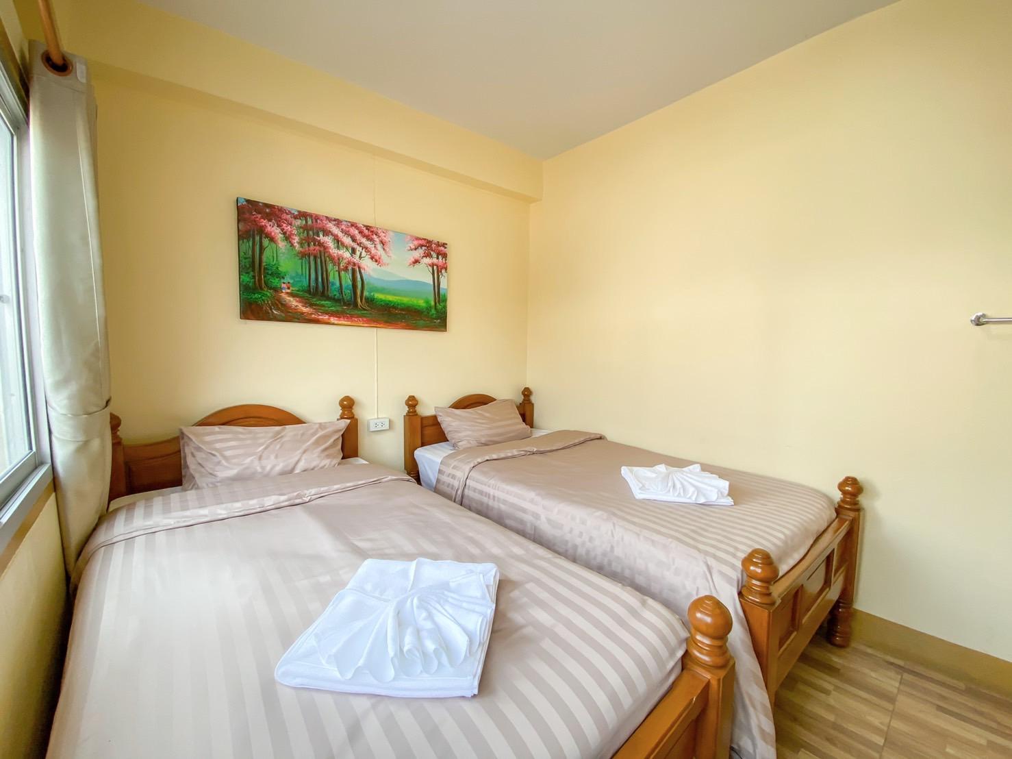 Feature, Twin Beds