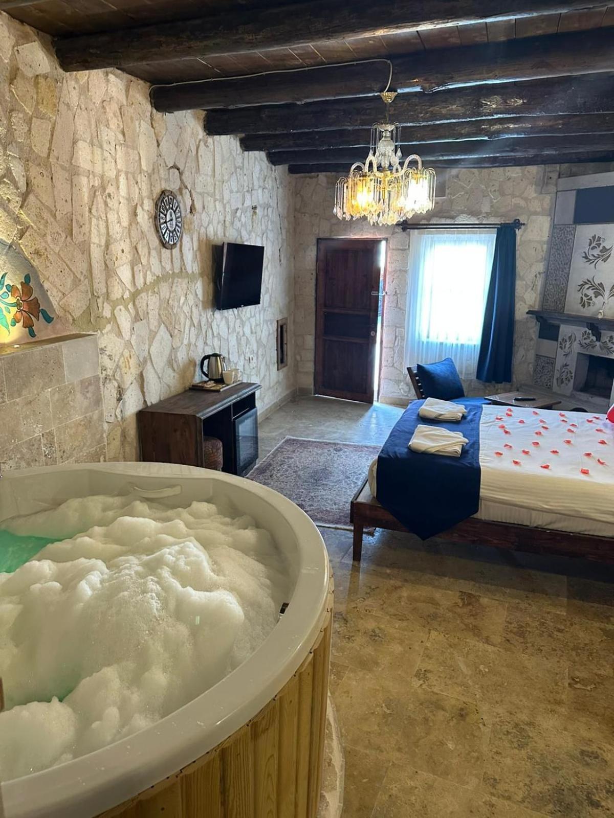 Vanessa Cave House 38/49