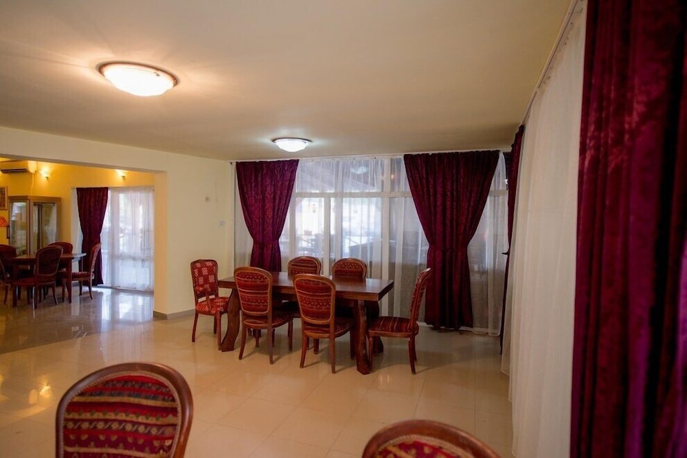 HOTEL VOILA 25/33