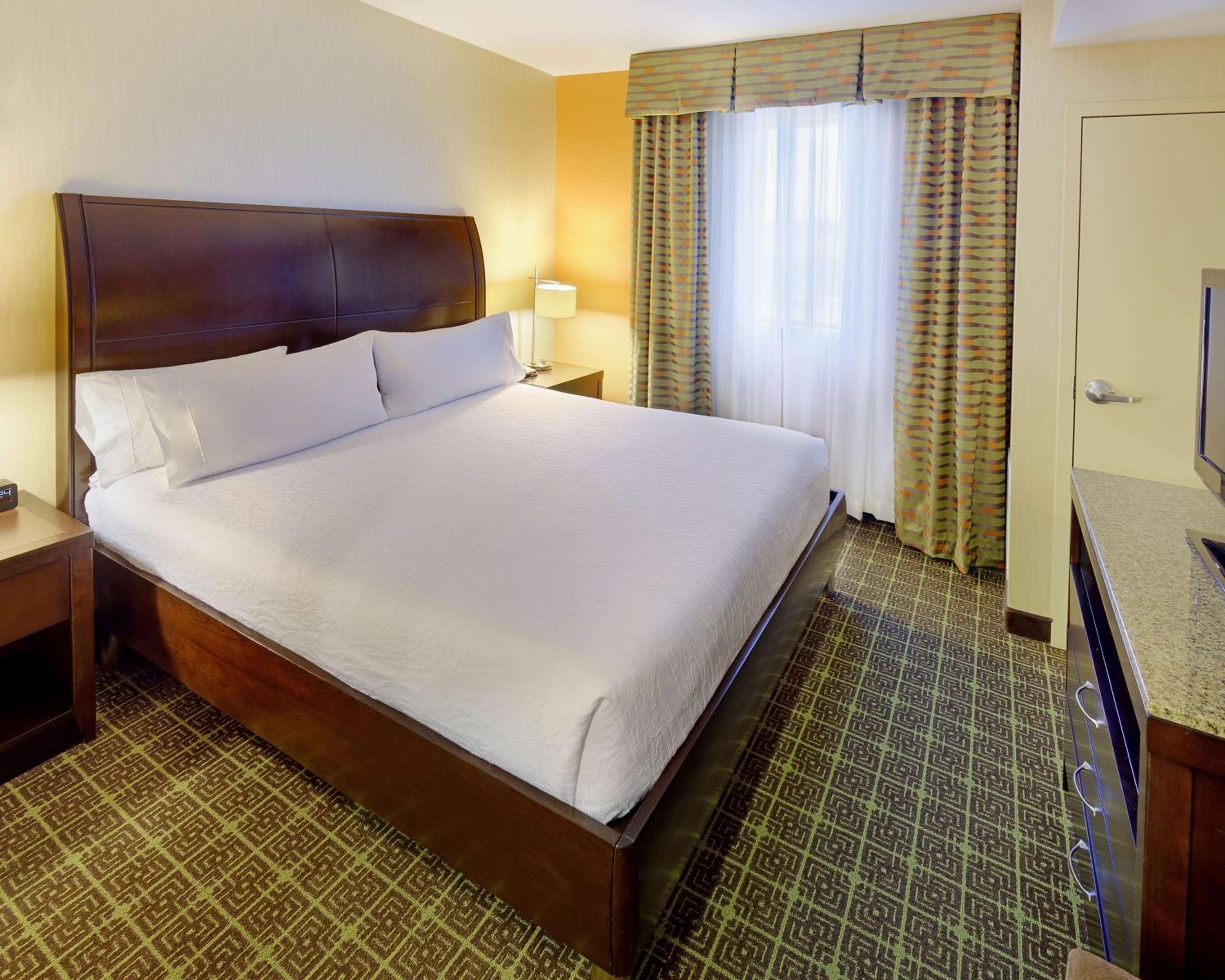 1 BEDROOM, SUITE, KING BED