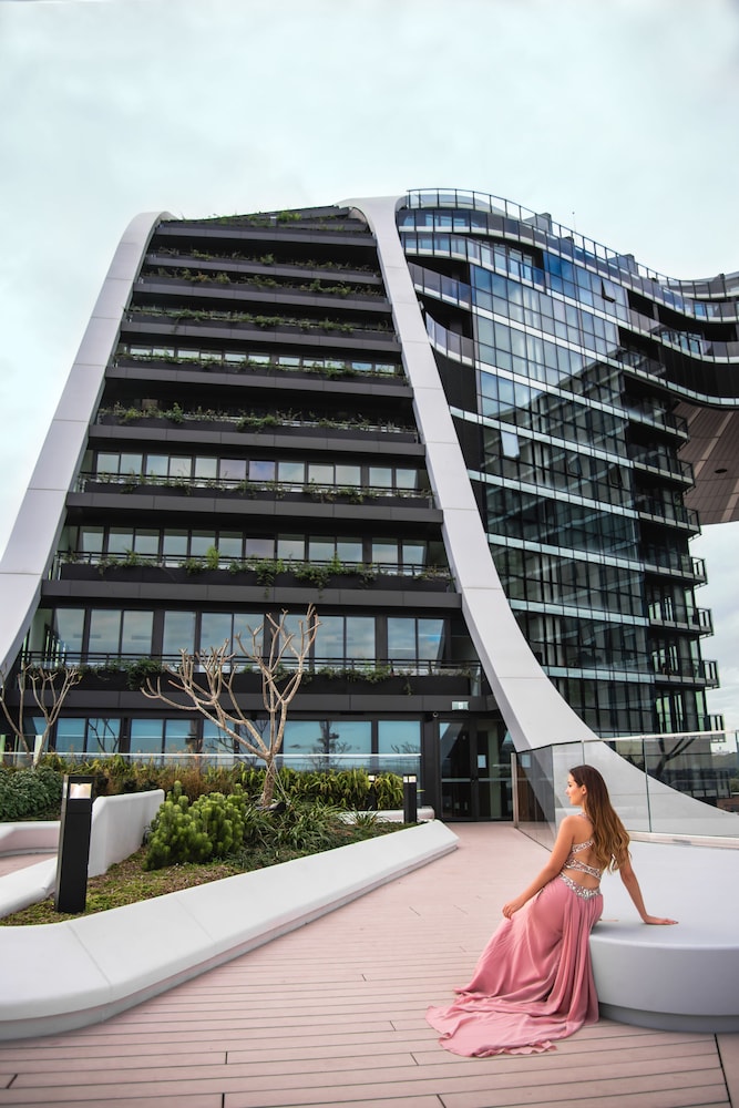 One Global Resorts Green Square 5/50