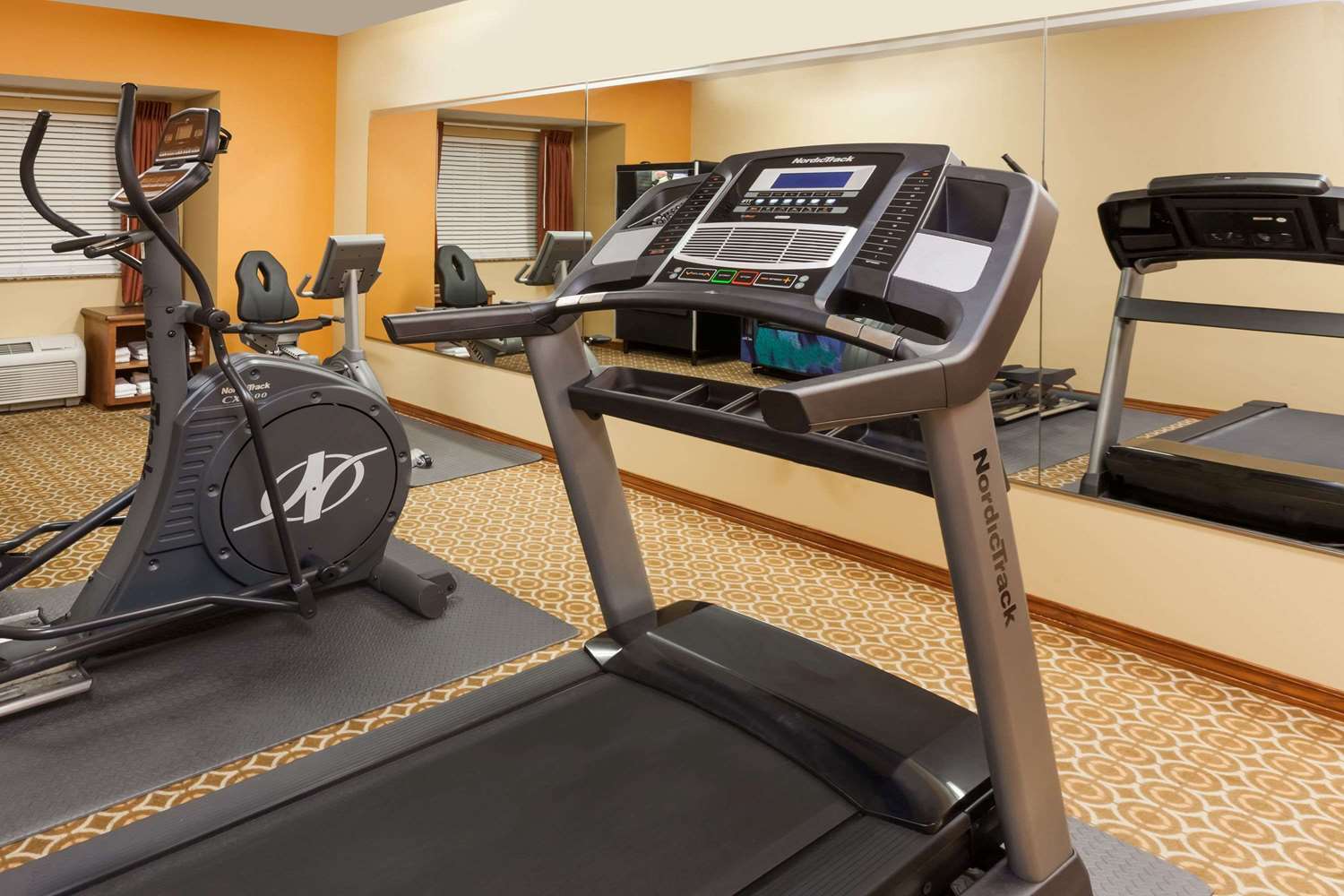 Microtel Inn Suites by Wyndham South Bend at Notre Dame 4/11