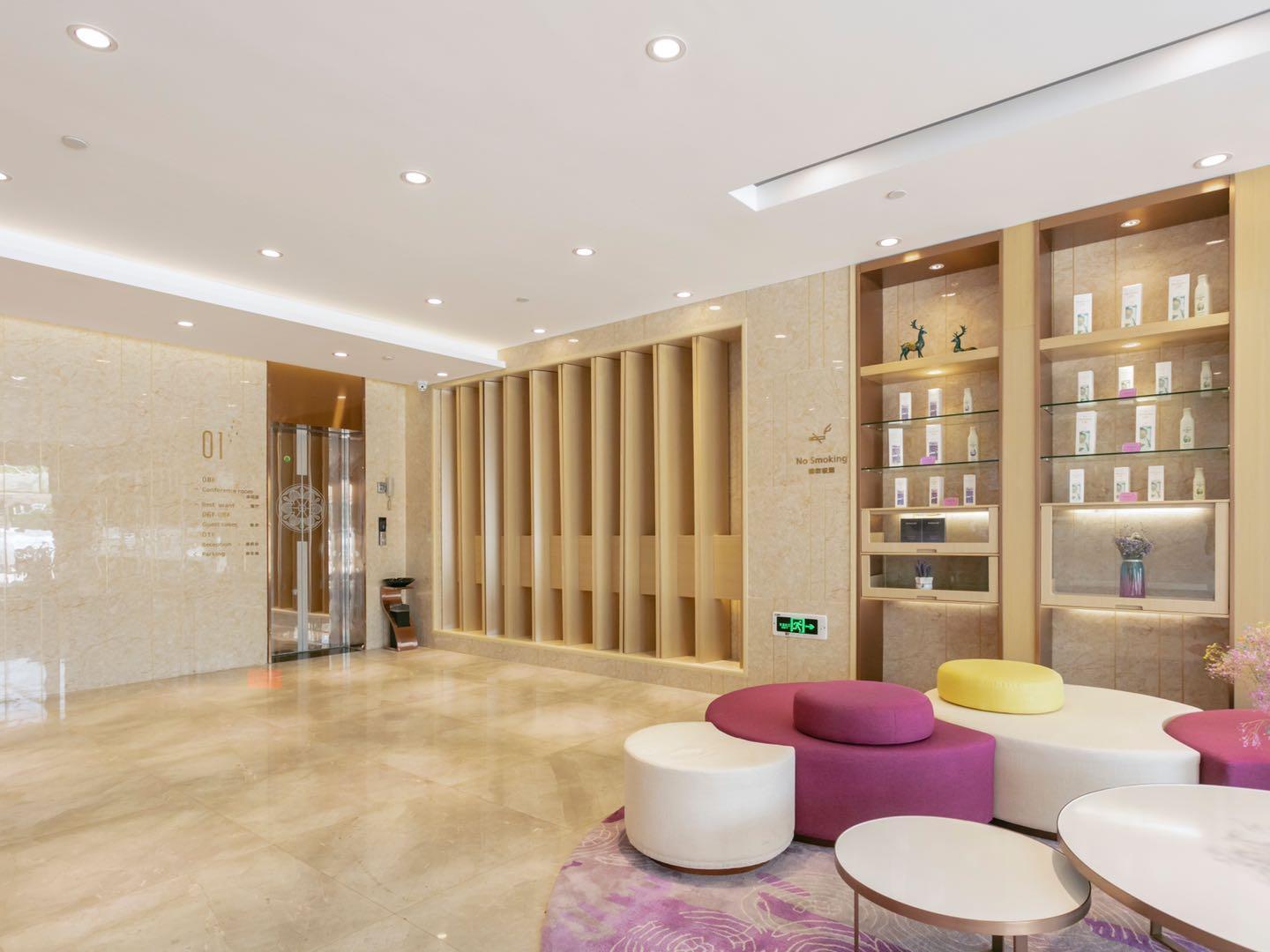 Lavande Hotel (Shenzhen North Railway Station Qinghu Metro Station) 40/50