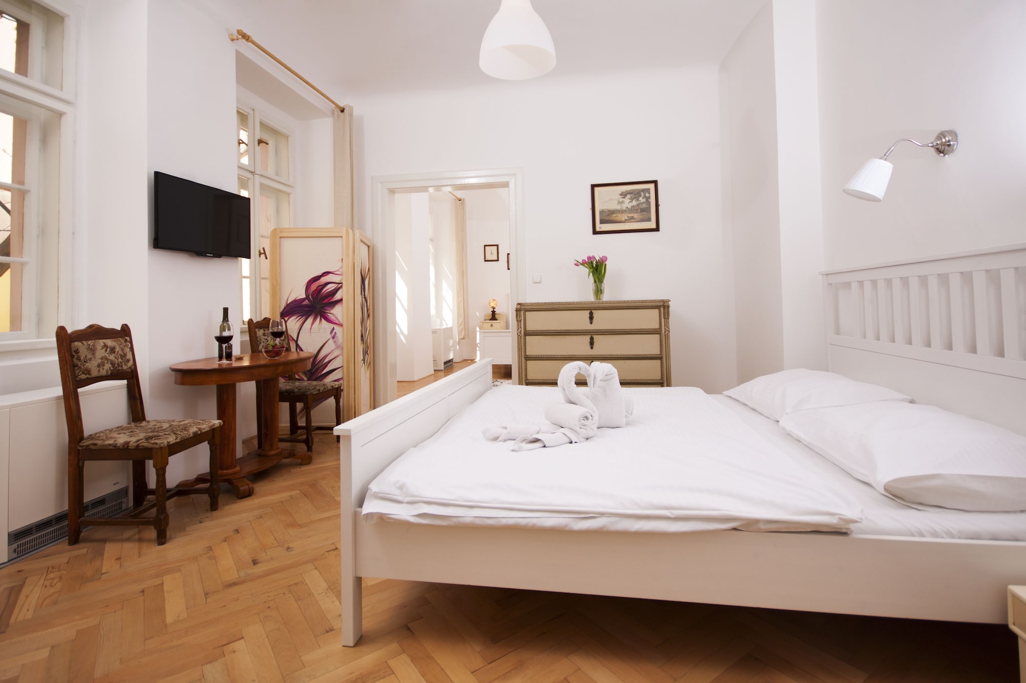 2 BEDROOMS, ROYAL, APARTMENT, GARDEN VIEW, KITCHEN