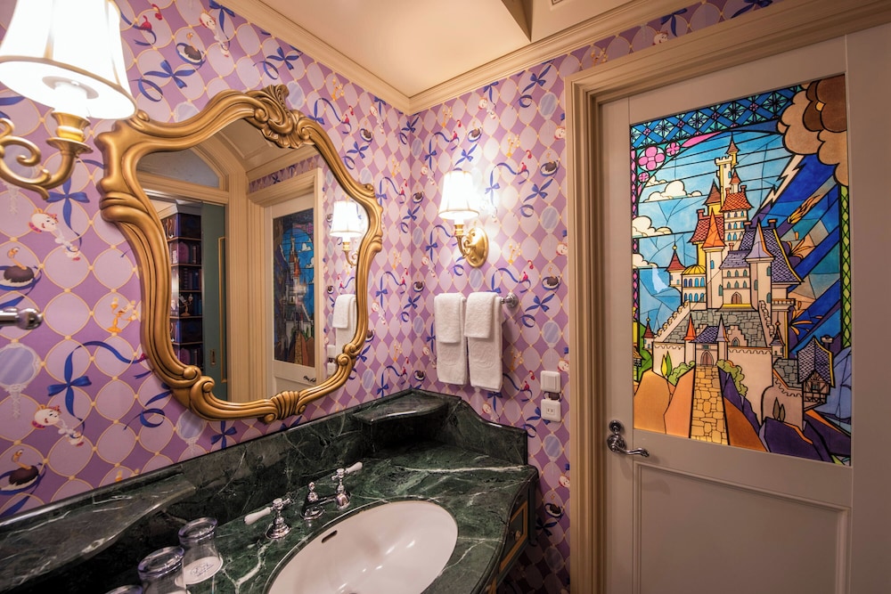 Tokyo Disneyland Hotel 48/50