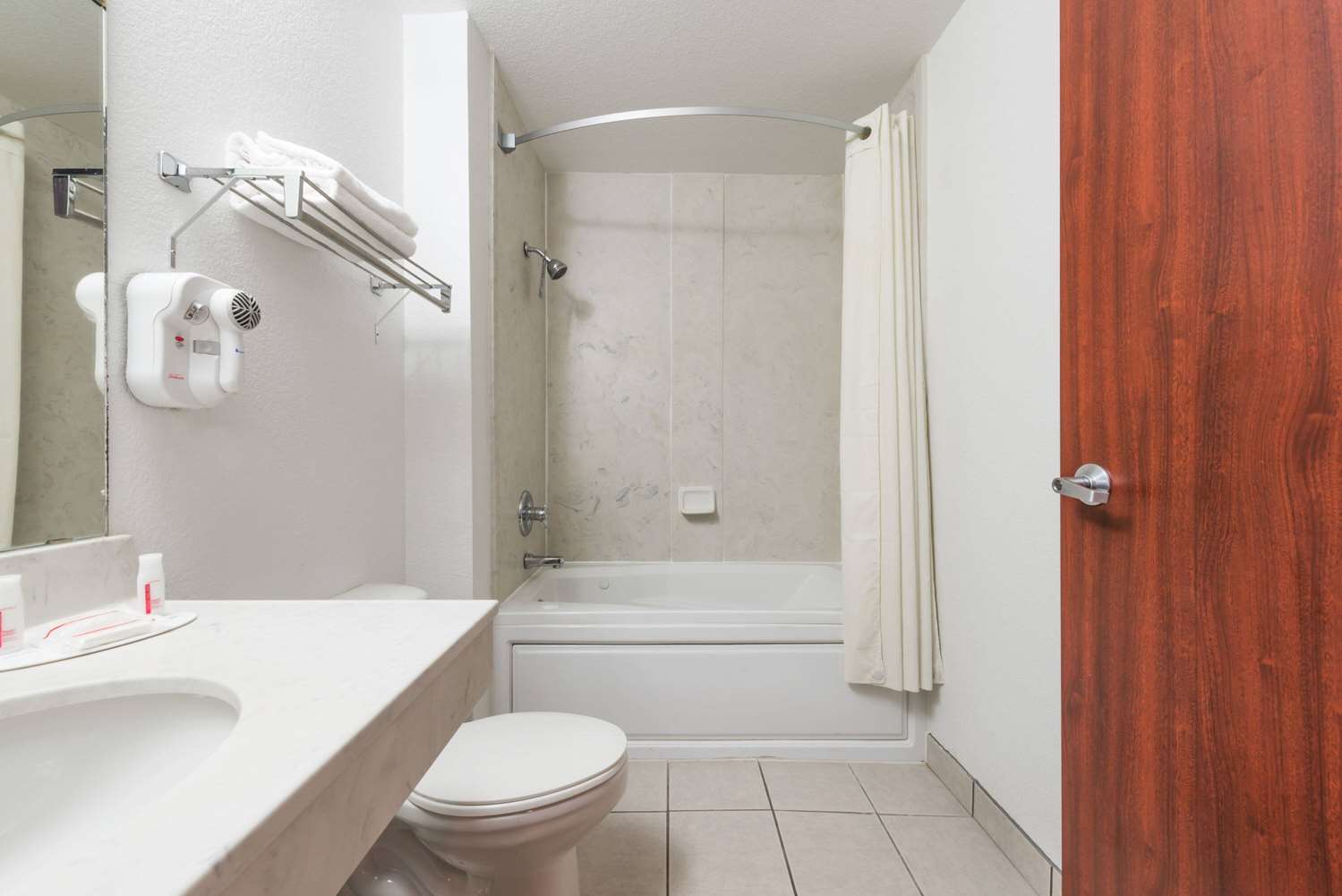 Super 8 by Wyndham Weatherford 23/26