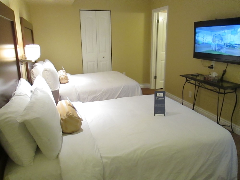 Bayside Inn & Waterfront Suites 16/40