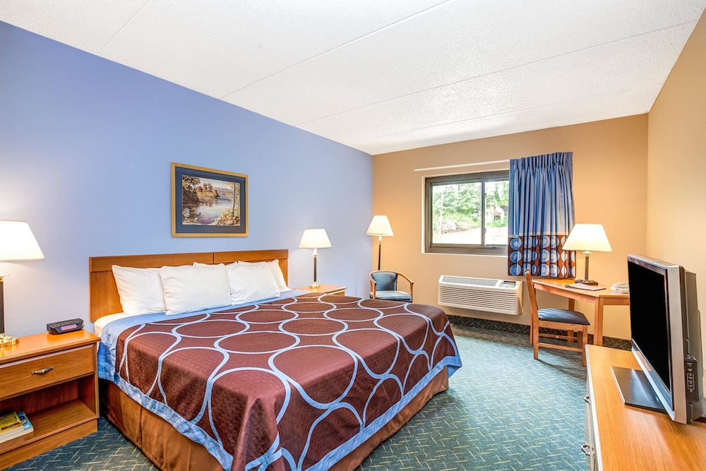Super 8 By Wyndham Mahwah 5/28