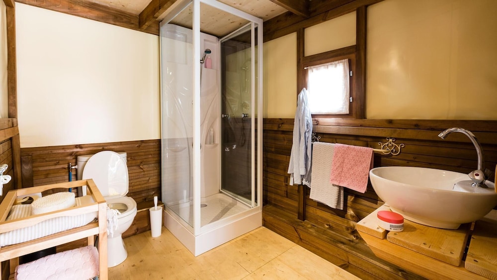 3 Bedrooms, Superior, Chalet, 1 Double and 4 Single Beds