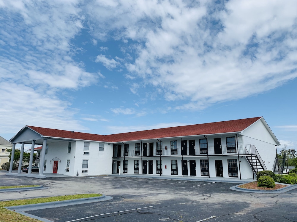 Econo Lodge Crystal Coast 1/32