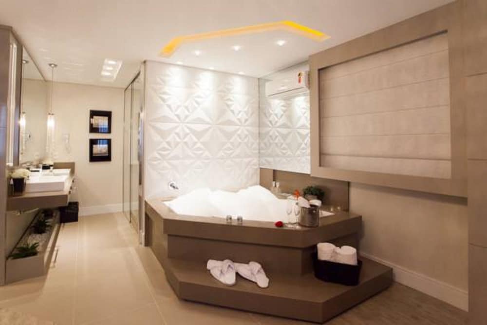 Cercano Hotel 25/72