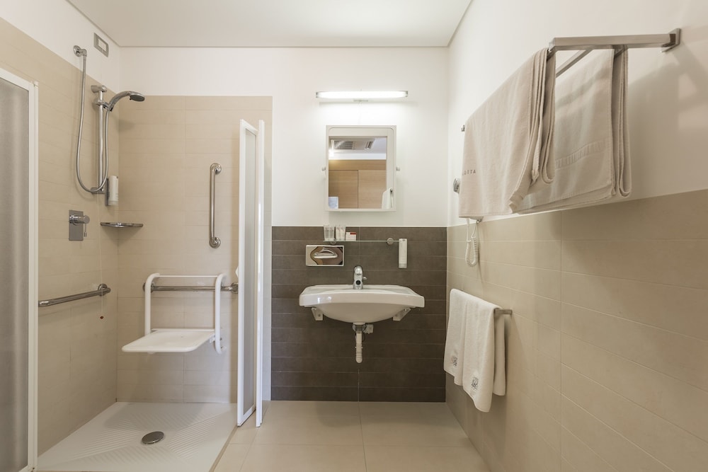Villa Carlotta 6/53