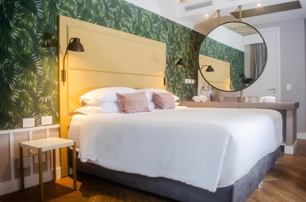 1 King Bed, Premium Room, Balcony