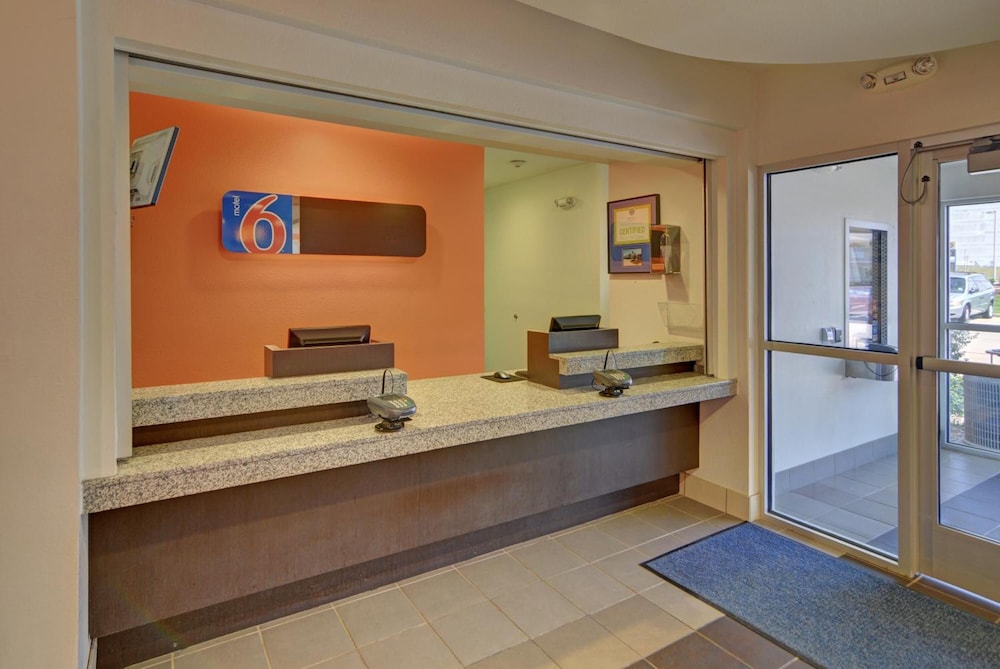 Lobby at Motel6 Roanoke, TX - Northlake - Speedway, ROANOKE - TX