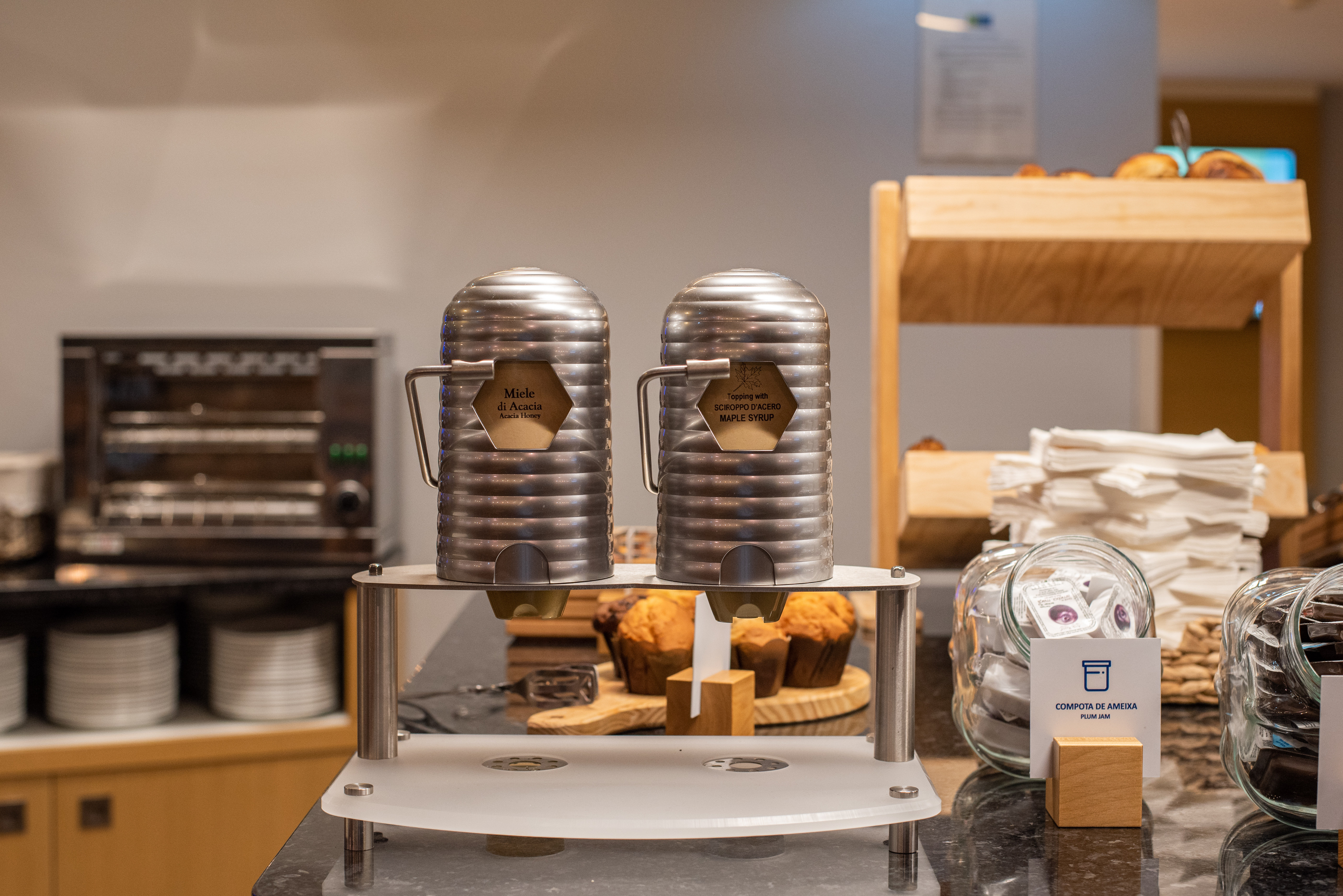 HOLIDAY INN EXPRESS LISBON AIRPORT 33/78