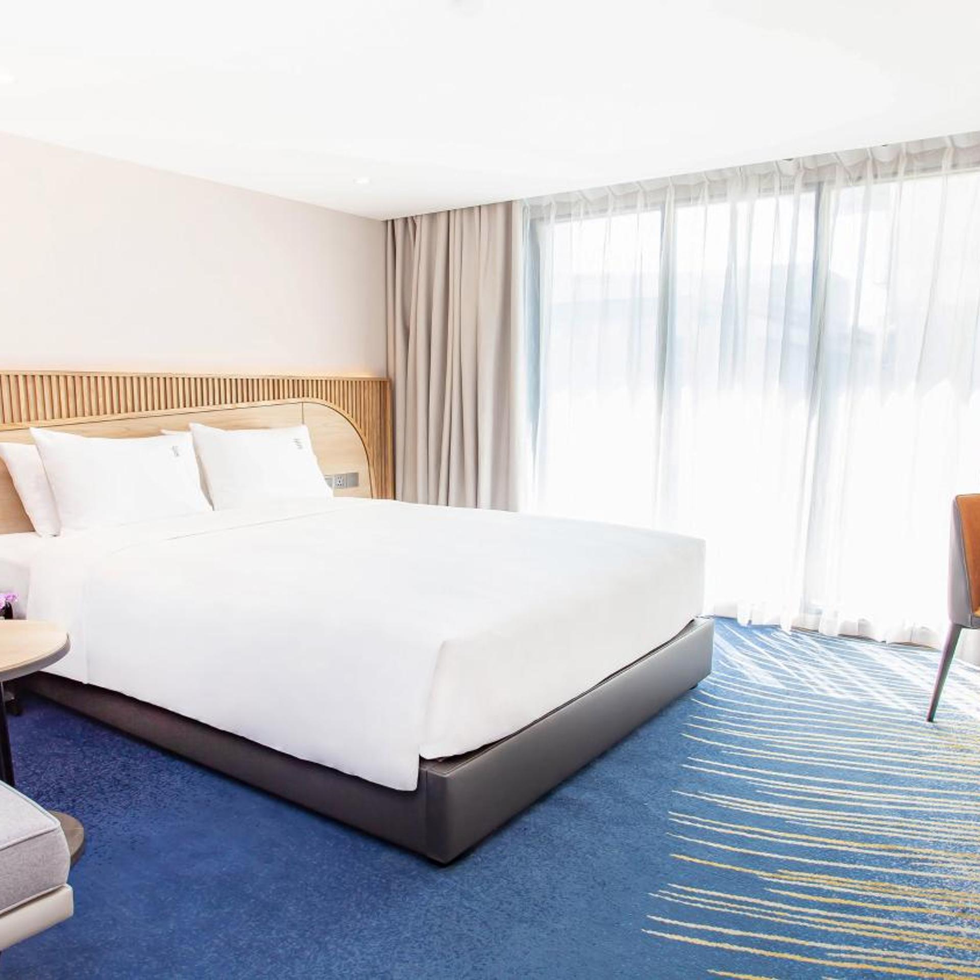 Standard, King Bed, Queen Bed