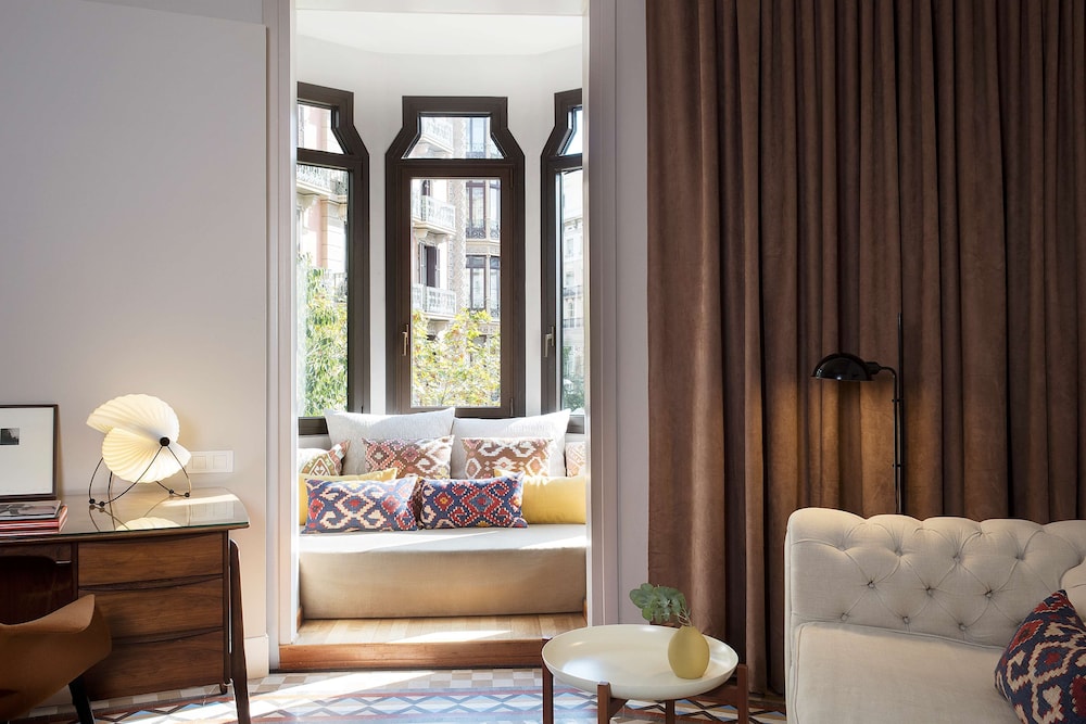 Alexandra Barcelona Hotel Curio Collection By Hilton 58/90