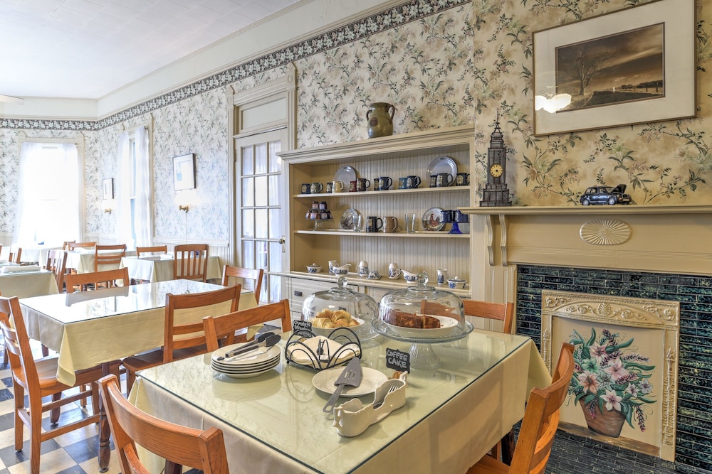 1898 Waverly Inn 67/73