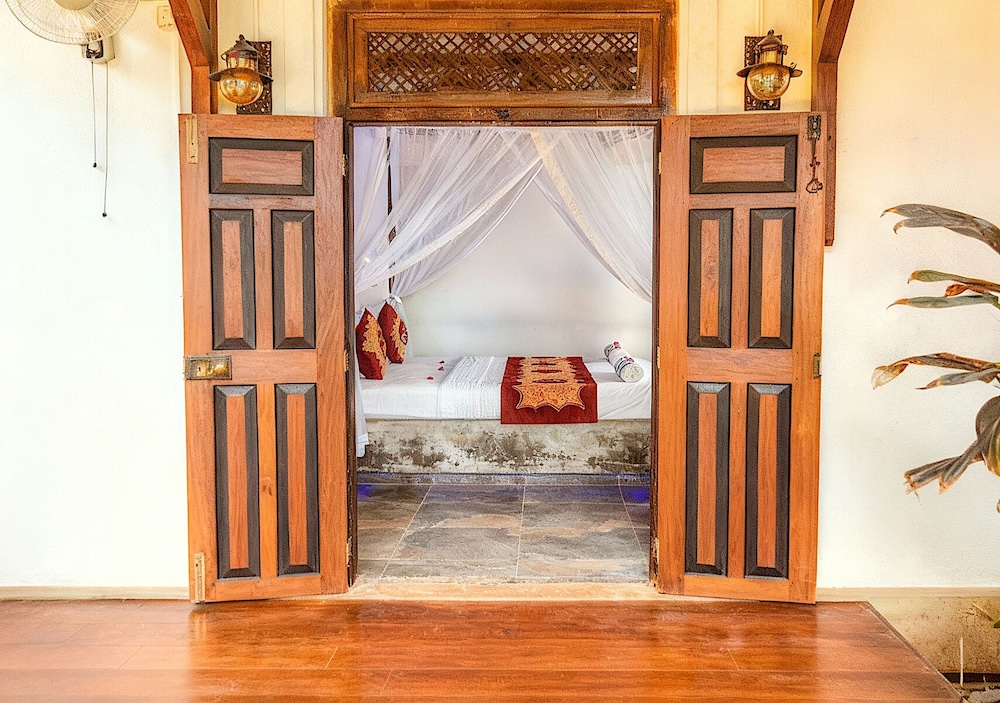LUXURY, VILLA, KING BED, CANAL VIEW, PRIVATE POOL