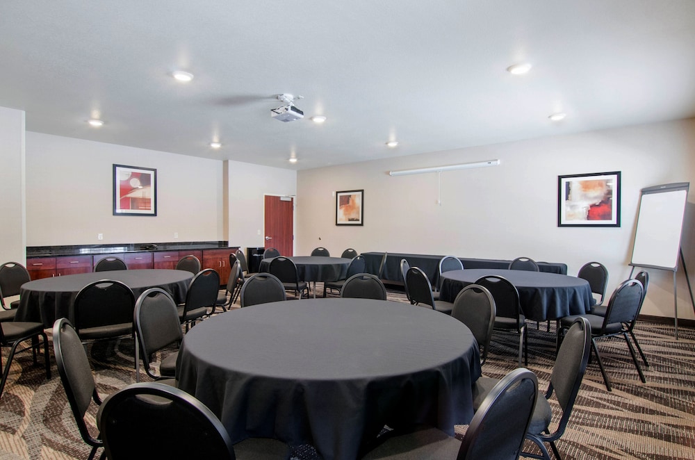 Cobblestone Hotel and Suites Torrington 30/37