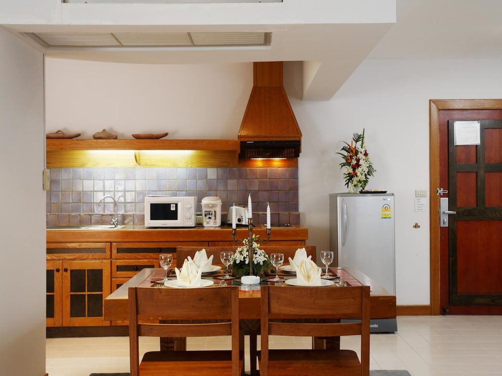 Waterfront Suites Phuket by Centara 66/76