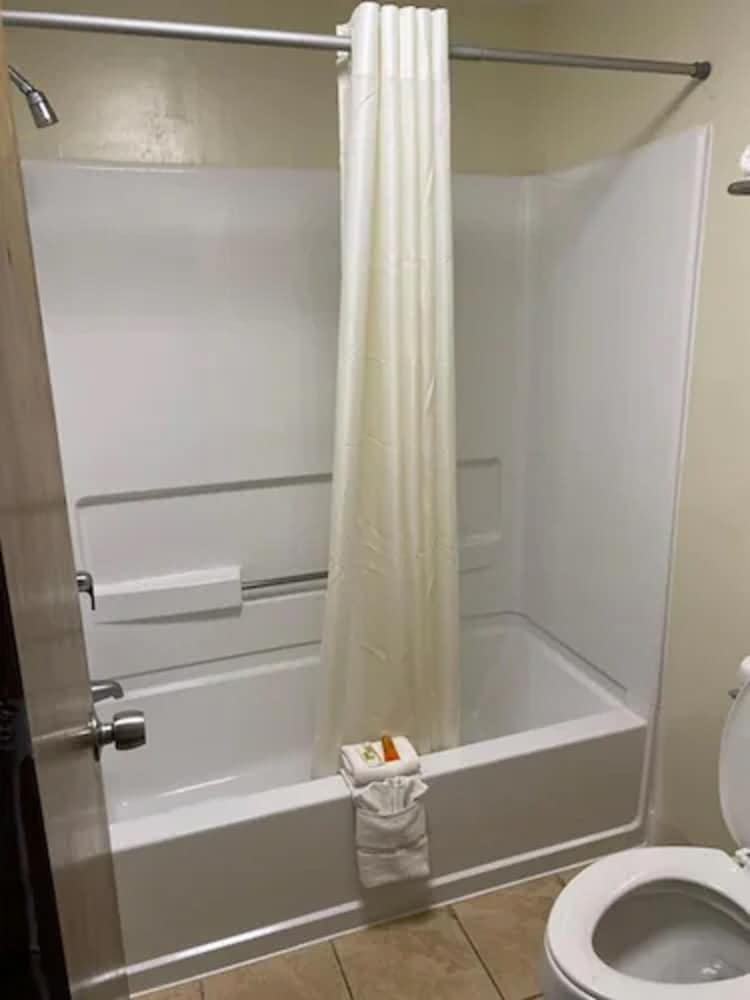 Knights Inn And Suites Havelock 12/15