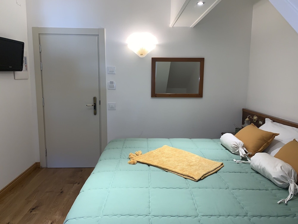 CLASSIC, SINGLE, SINGLE BED, MOUNTAIN VIEW, ATTIC