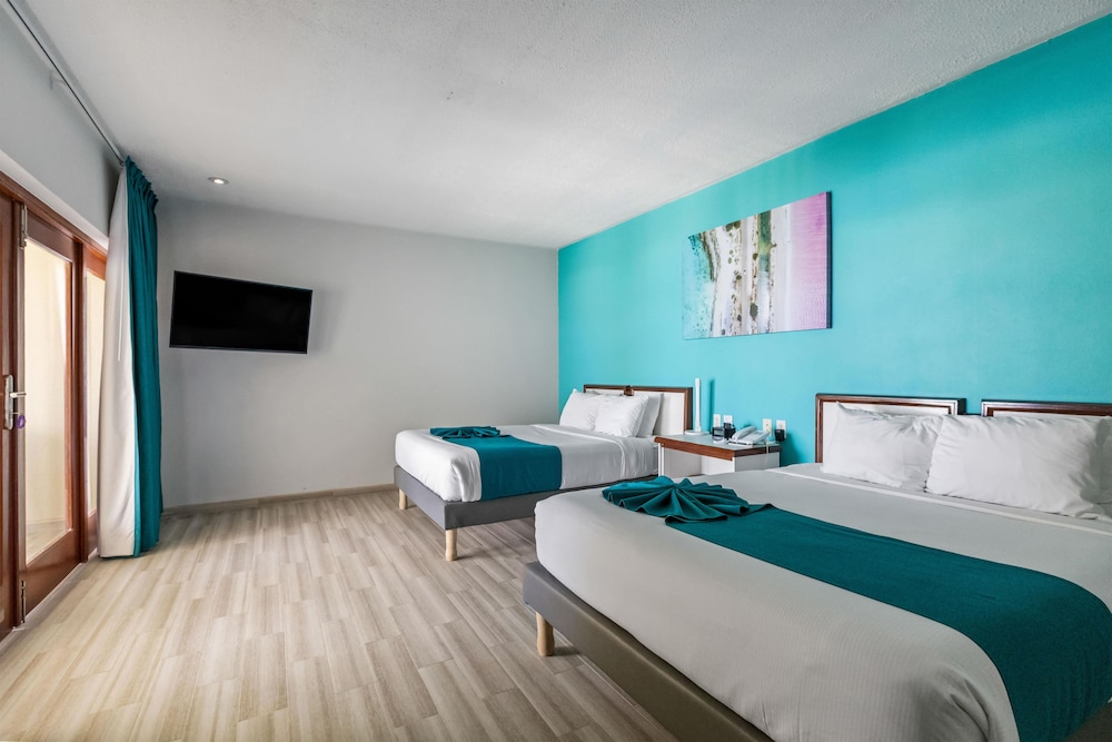 Standard, 2 Queen Beds, Ocean Front, Pool View