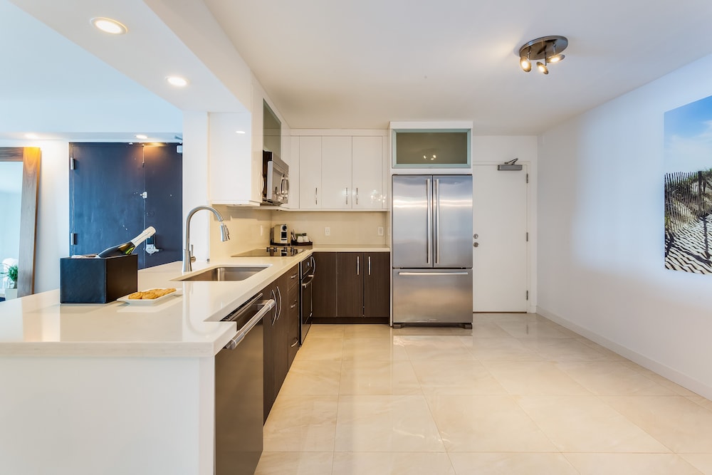 Beach Haus Bal Harbour 8/76