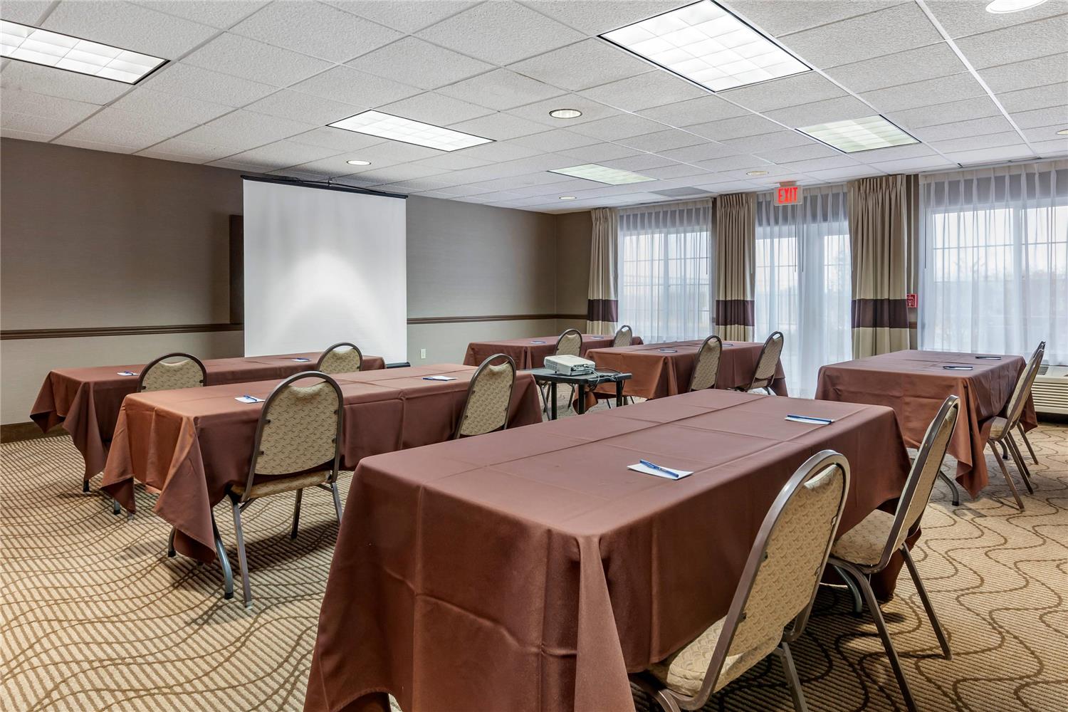 Comfort Inn & Suites Geneva - West Chicago 27/32