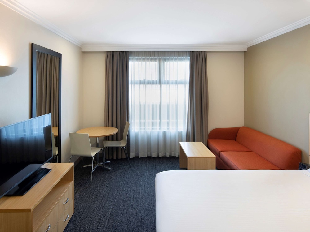 Mercure Sydney Blacktown 55/72