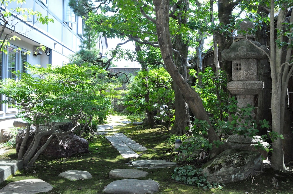 Camellia Inn 22/23