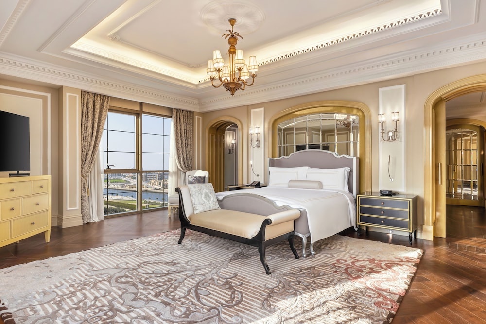 ROYAL, SUITE