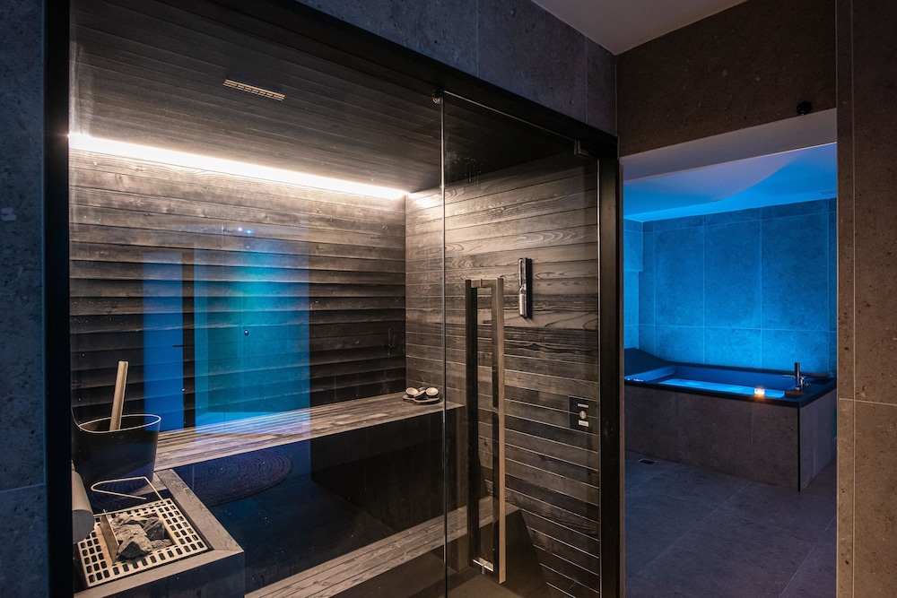 Noble Hotel Suites 23/50