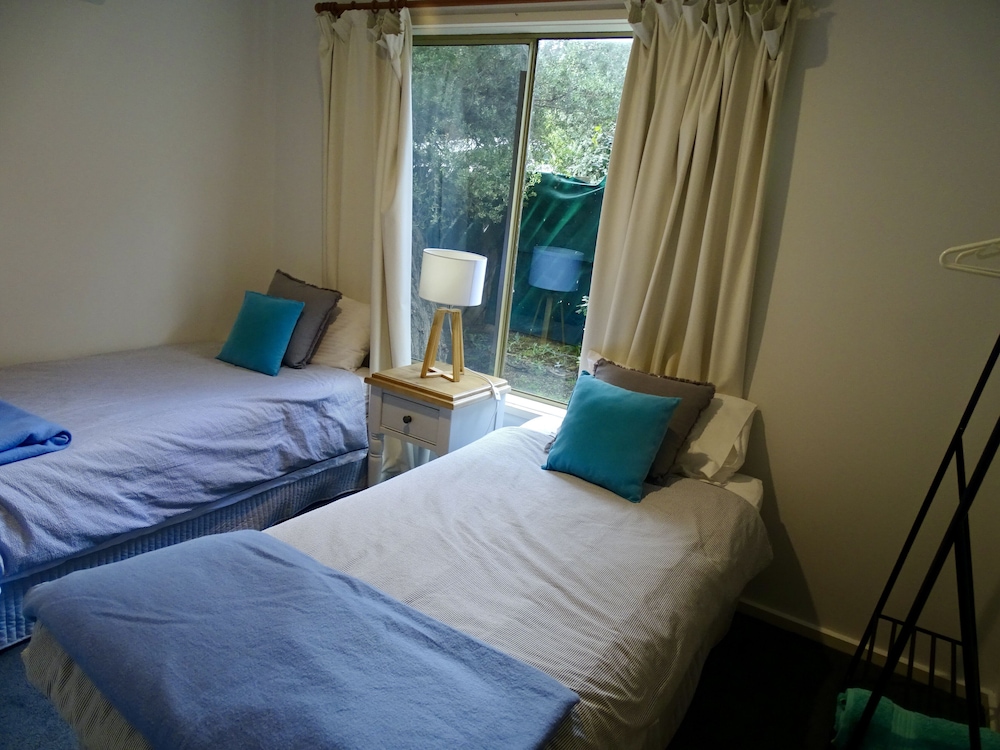3 Bedrooms, Beachwalk, Cottage, 2 Queen and Twin Beds