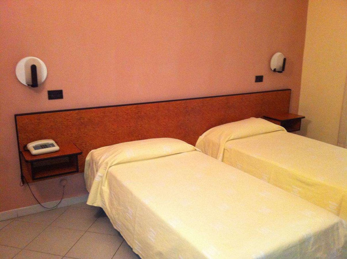Hotel Scigliano 17/36