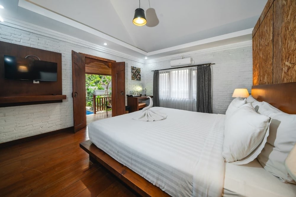 1 BEDROOM, VILLA