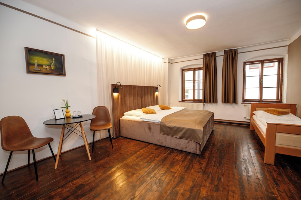 Hotel-Restaurant Svamberský Dum 27/83