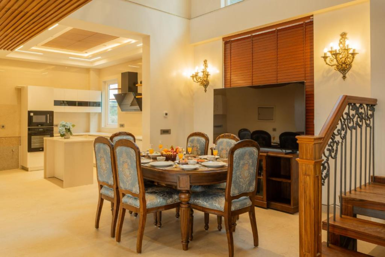ELIVAAS Prive The Royce Lilly Luxe 4 BHK Hilltop Villa with Jacuzzi 19/23