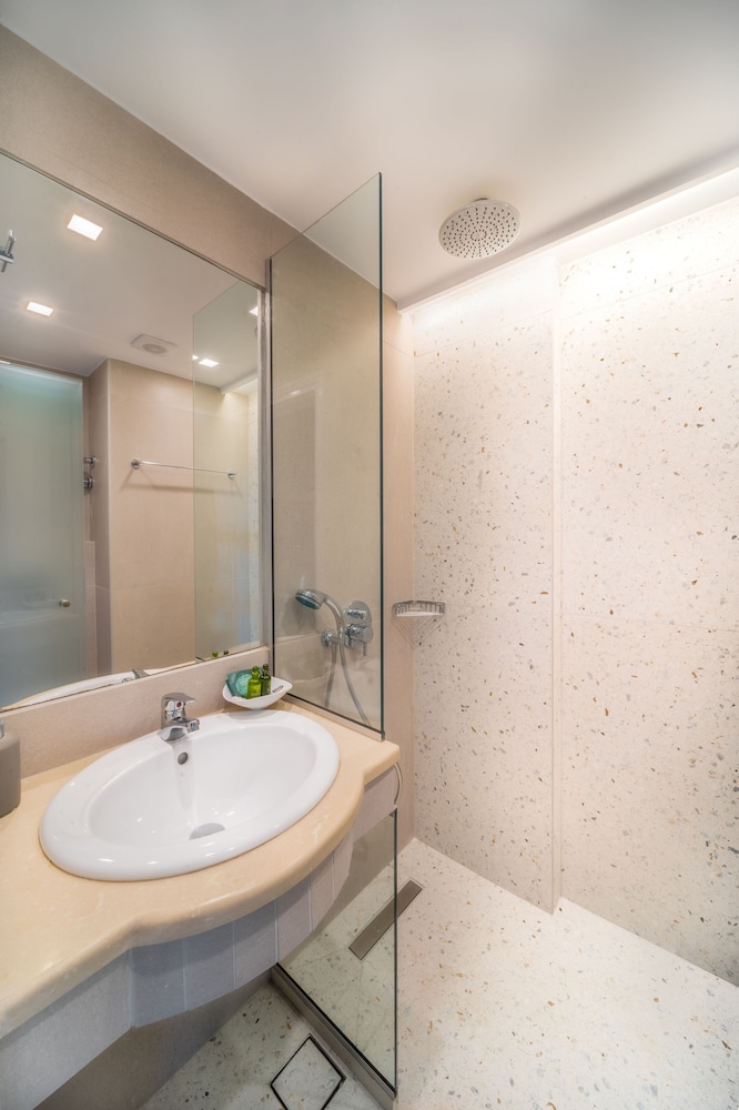 Pyrgos Beach Apartments 46/50