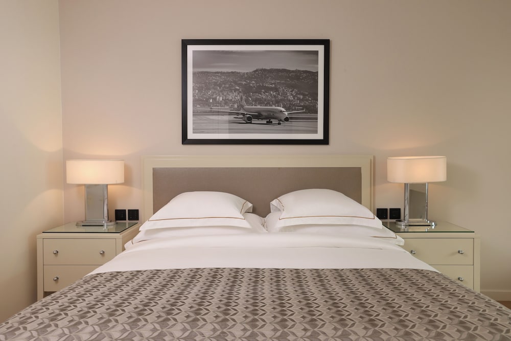 غرفة تنفيذية بسرير كينج، Movenpick Hotel Beirut 10/10