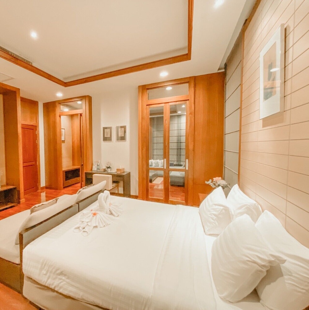 Grand, Deluxe, Double Bed