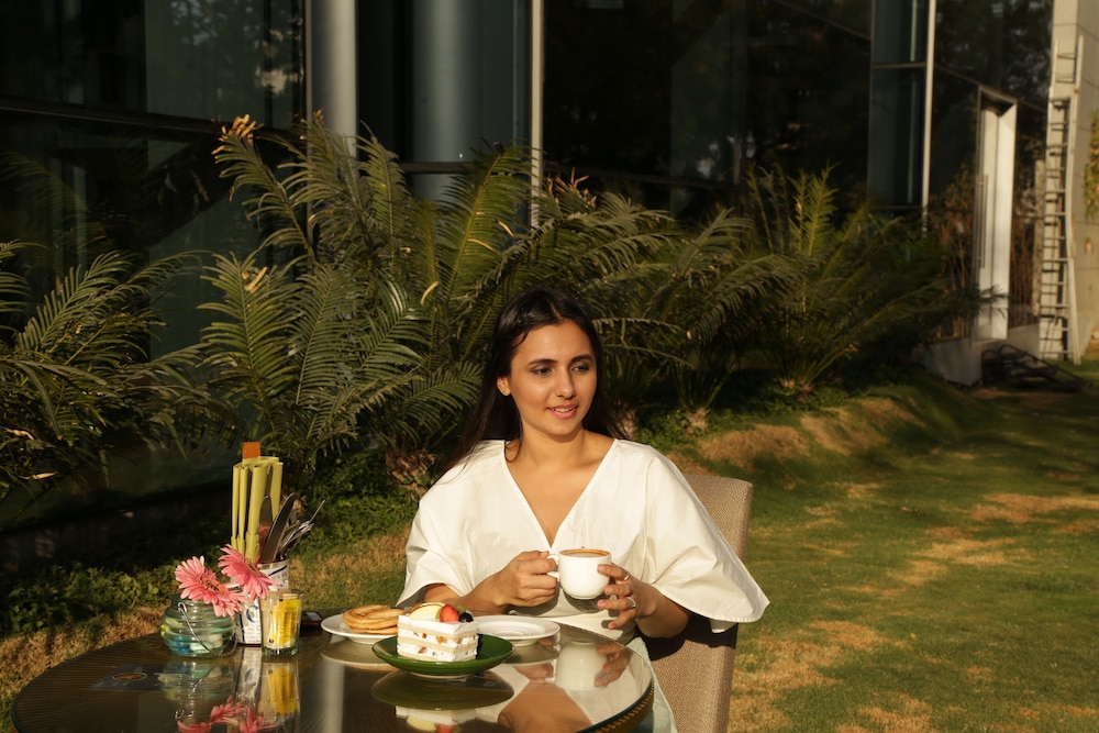 Hyatt Regency Ahmedabad 12/80