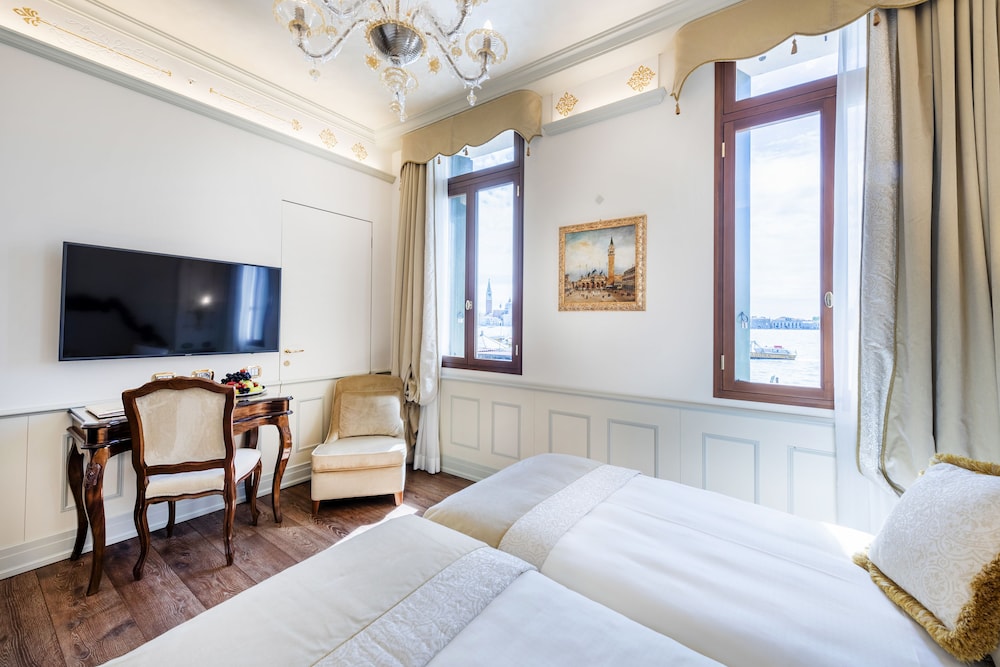 Hotel Monaco & Grand Canal 31/50