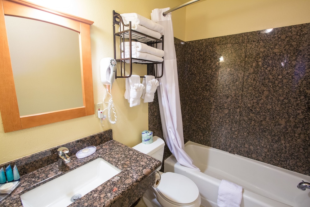 Beachwalker Inn and Suites 48/50