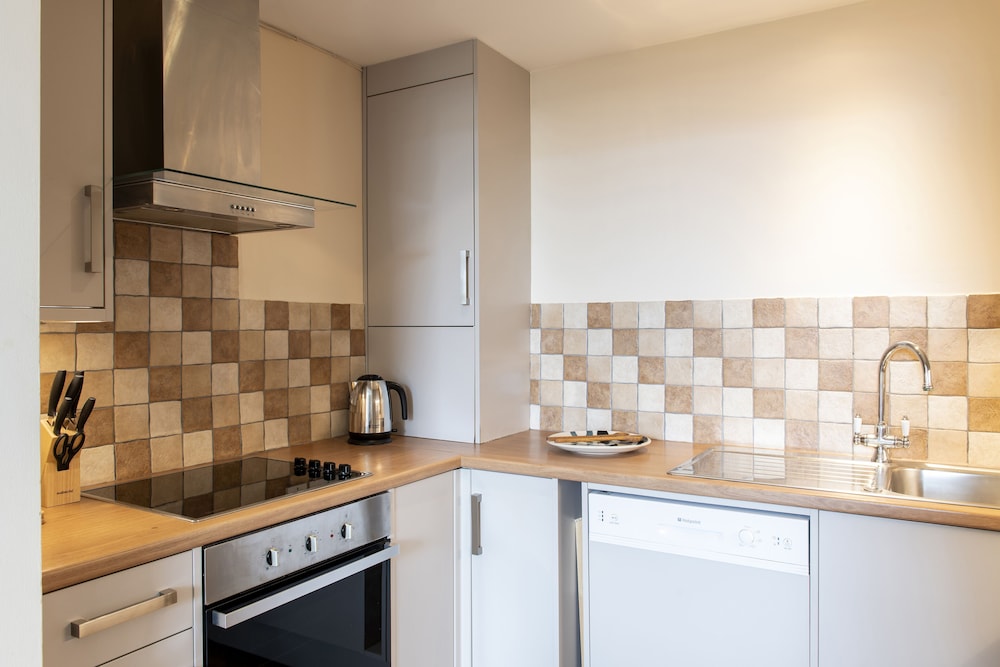 SACO Reading - Castle Crescent 29/64