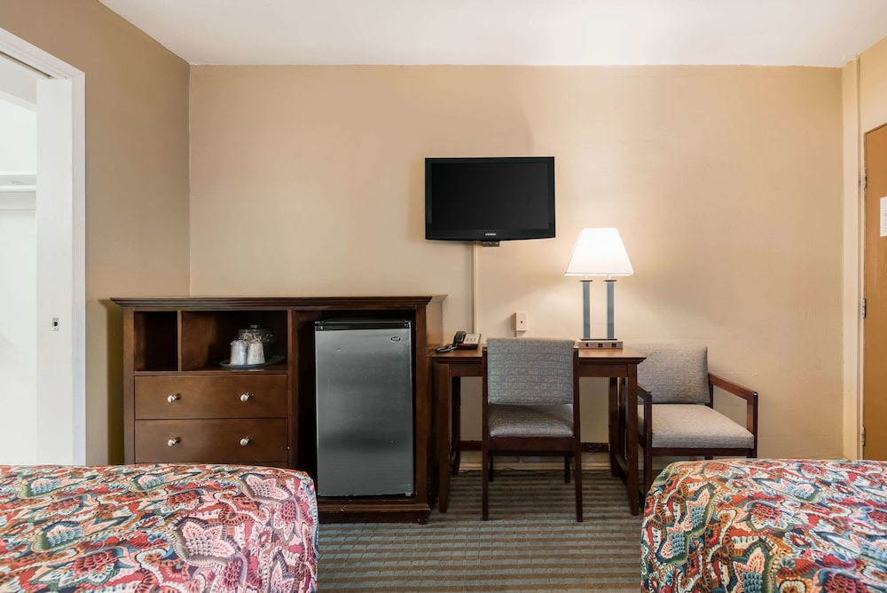 Rodeway Inn Regalodge Glendale CA 16/23