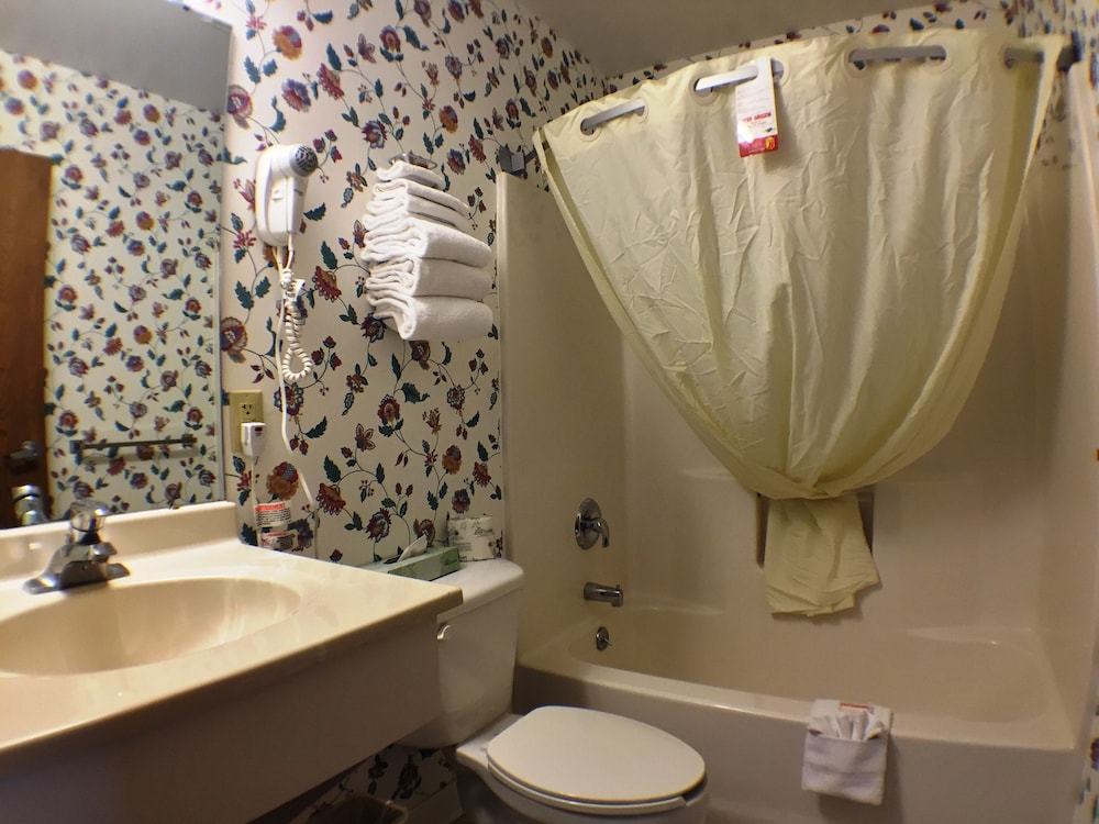 Super 8 By Wyndham Canandaigua 14/23