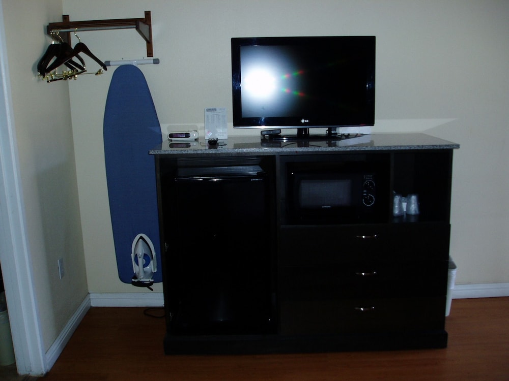 Rockview Inn And Suites 37/54